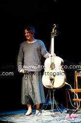 Foto concerto live PAOLO ANGELI 
Kilowatt Festival 
Chiostro di Santa Chiara  
Sansepolcro 29 Luglio 2011 
