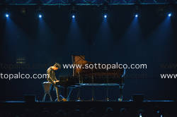 Foto concerto live EZIO BOSSO 
Attraverso Festival 
Cortile dell'Agenzia 
Pollenzo 1 Settembre 2016