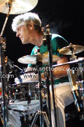 Foto concerto live Roma, 30 giugno 2009 
Roma Incontra il Mondo 2009 -  
Laghetto di Villa Ada 
STEWART COPELAND con NOTTE DELLA TARANTA