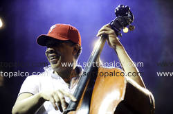 Foto concerto live STEWART COPELAND e STANLEY CLARKE 
Roma Incontra il Mondo 
Laghetto di Villa Ada 
Roma 17 luglio 2012