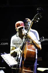 Foto concerto live STEWART COPELAND e STANLEY CLARKE 
Roma Incontra il Mondo 
Laghetto di Villa Ada 
Roma 17 luglio 2012