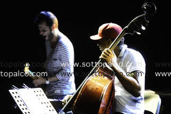 Foto concerto live STEWART COPELAND e STANLEY CLARKE 
Roma Incontra il Mondo 
Laghetto di Villa Ada 
Roma 17 luglio 2012