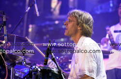 Foto concerto live PIAZZA SAN GIOVANNI 
CONCERTO DEL PRIMO MAGGIO 2004 
 
STEWART COPELAND 
 
 
 
 
