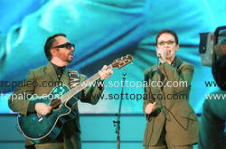 Foto concerto live ROMA 01-05-2000 
TOR VERGATA 
CONCERTO 1 MAGGIO 
 
DAVE STEWART E ANNIE LENNOX  
EURYTHMICS IN CONCERTO 
 
