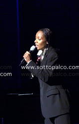 Foto concerto live 15-01-2001 
TEATRO QUIRINO 
COMMEMORAZIONE GASSMAN 
 
AMII STEWART