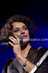 Foto concerto live Carmen Consoli 
8 Agosto 2010 
Roma Incontra Il Mondo 
Laghetto di Villa Ada